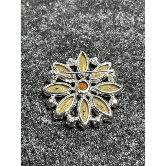 VINTAGE SILVERTONE CRYSTALS FLORAL BROOCH PIN with clip on earrings - Picture 6 of 13